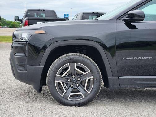 Diamond Black 2026 Jeep Cherokee LAREDO/LIMITED