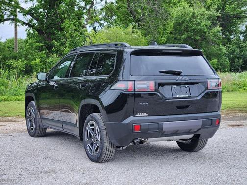 Diamond Black 2026 Jeep Cherokee LAREDO/LIMITED