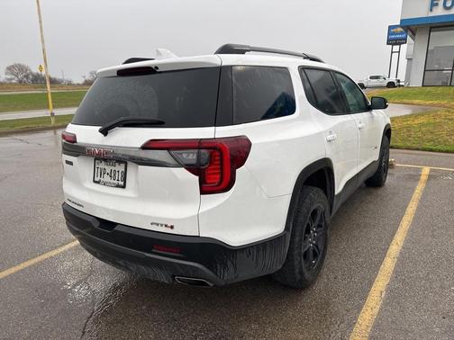 2023 GMC Acadia AT4