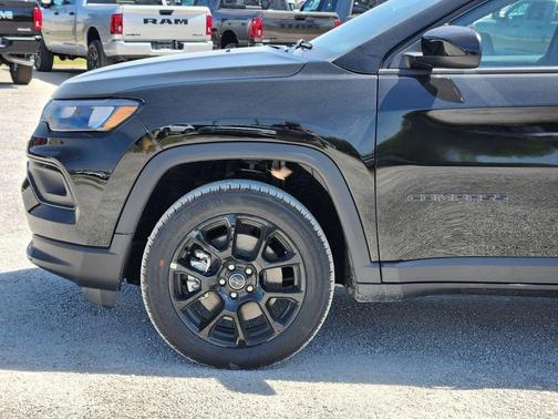 Diamond Black 2026 Jeep Compass Latitude