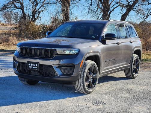 2025 Jeep Grand Cherokee Laredo