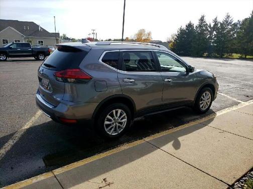 Gun Metallic 2017 Nissan Rogue SV