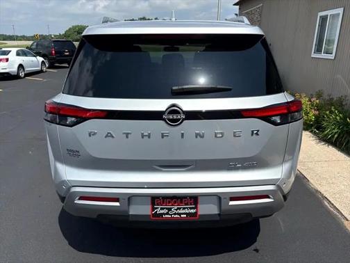 2022 Nissan Pathfinder SL 4WD