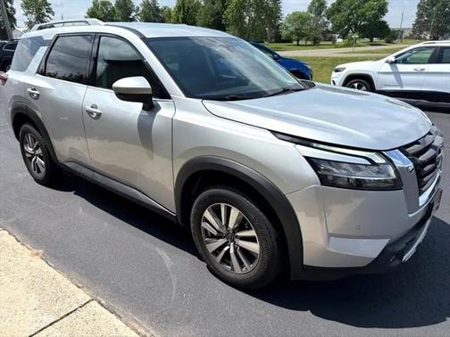 2022 Nissan Pathfinder SL 4WD