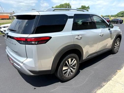 2022 Nissan Pathfinder SL 4WD