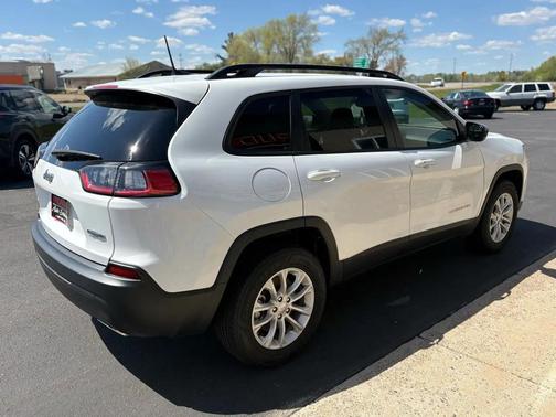 Bright White Clearcoat 2022 Jeep Cherokee Latitude Lux