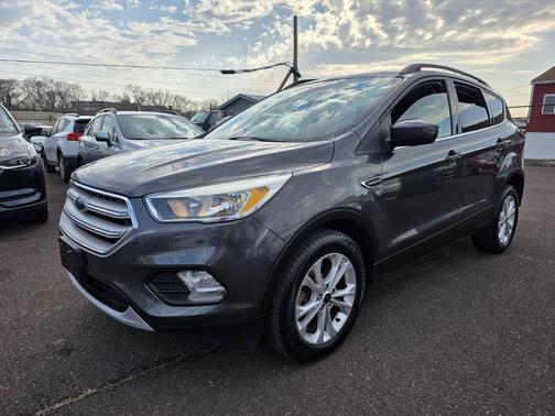 Magnetic Metallic 2018 Ford Escape SE