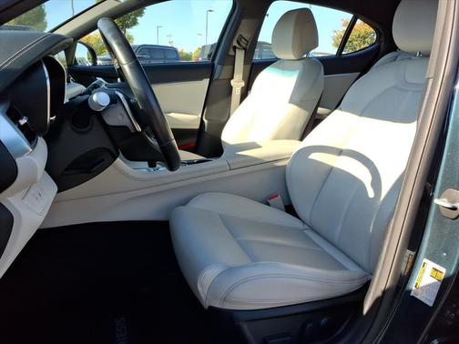 2024 Genesis G70 2.5T RWD