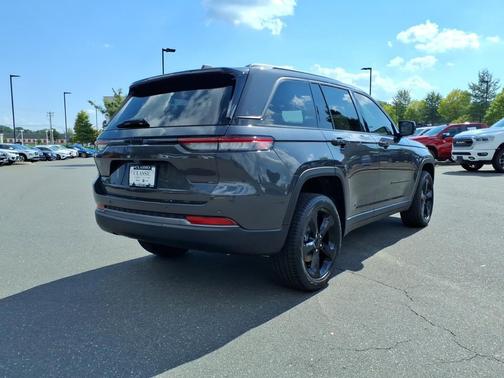 Baltic Gray Metallic Clearcoat 2026 Jeep Grand Cherokee Limited