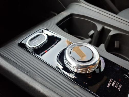 Sting-Gray Clearcoat 2026 Jeep Cherokee Laredo 4x4