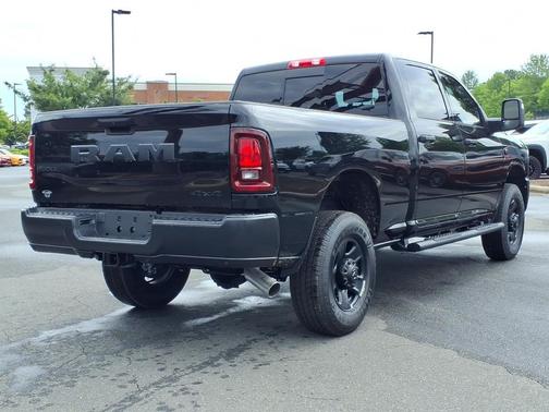 Diamond Black Crystal Pearlcoat 2026 RAM 2500 Tradesman Crew Cab 4x4 6'4' Box
