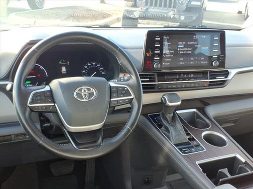 2021 Toyota Sienna XLE 8 Passenger