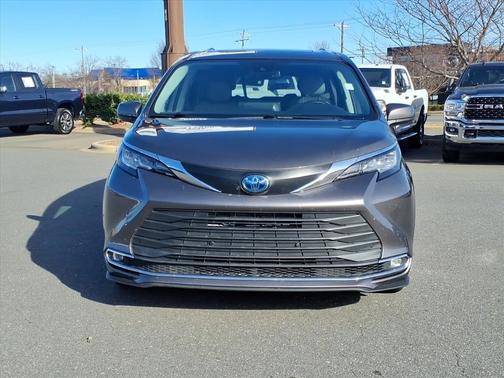 2021 Toyota Sienna XLE 8 Passenger