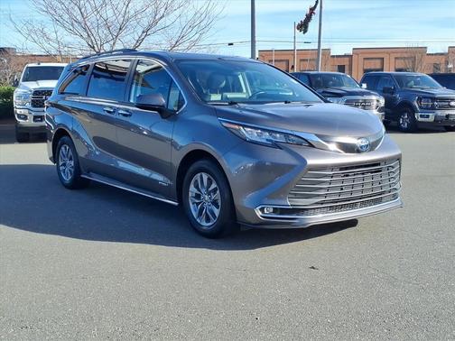 2021 Toyota Sienna XLE 8 Passenger