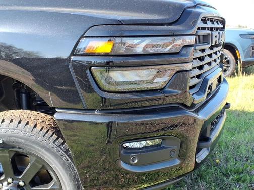 Diamond Black Crystal Pearlcoat 2026 RAM 2500 Black Express Crew Cab 4x4 6'4' Box