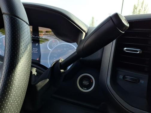 Diamond Black Crystal Pearlcoat 2026 RAM 2500 Black Express Crew Cab 4x4 6'4' Box