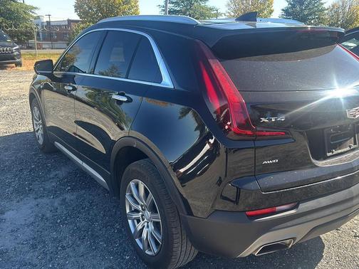 2022 Cadillac XT4 Premium Luxury