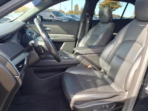 2022 Cadillac XT4 Premium Luxury