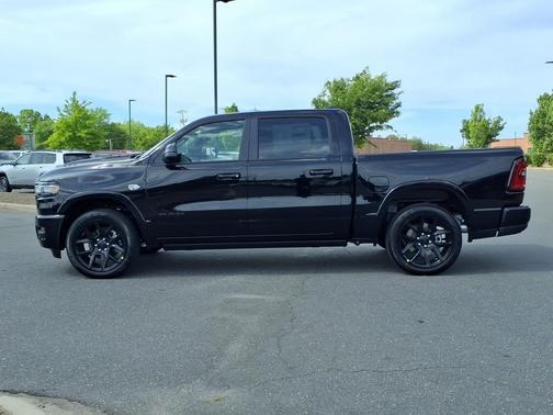 Diamond Black Crystal Pearlcoat 2026 RAM 1500 Laramie