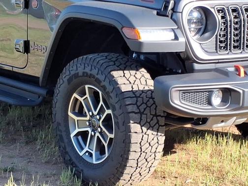 Granite Crystal Metallic Clearcoat 2025 Jeep Gladiator Mojave 4x4