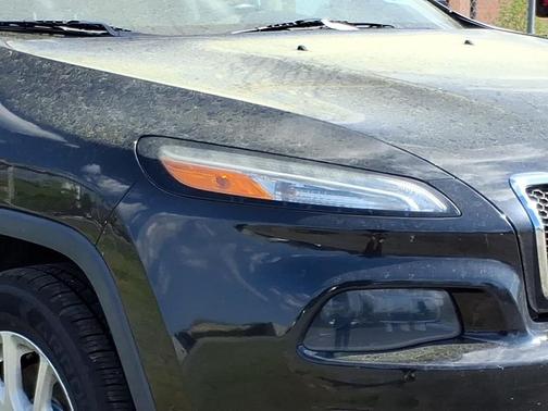 Brilliant Black Crystal Pearlcoat 2016 Jeep Cherokee Latitude