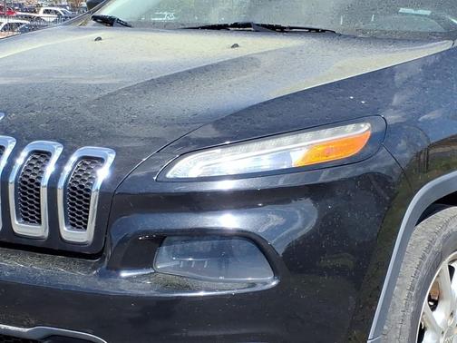 Brilliant Black Crystal Pearlcoat 2016 Jeep Cherokee Latitude