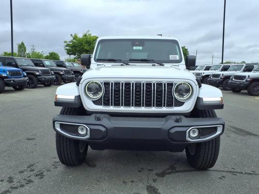 2025 Jeep Wrangler 4-Door Sahara 4x4