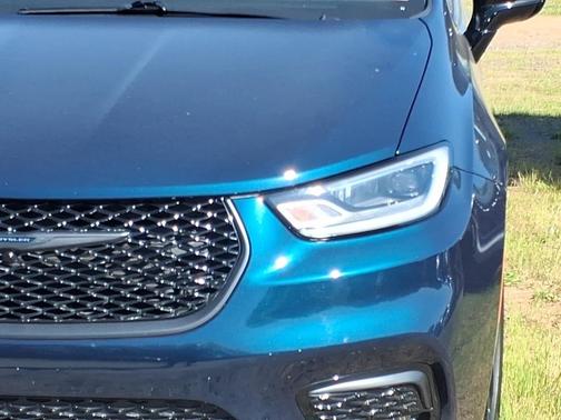 Fathom Blue Pearlcoat 2025 Chrysler Pacifica Limited