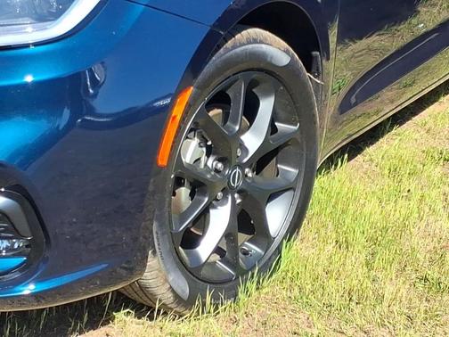 Fathom Blue Pearlcoat 2025 Chrysler Pacifica Limited