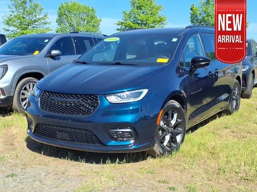 Fathom Blue Pearlcoat 2025 Chrysler Pacifica Limited