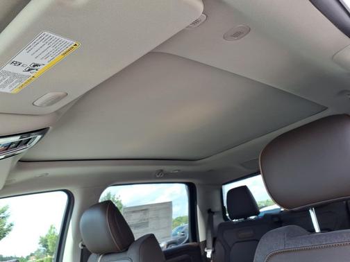 Ivory White Tri-Coat Pearlcoat 2026 RAM 1500 Longhorn