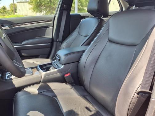 2023 Chrysler 300 Touring