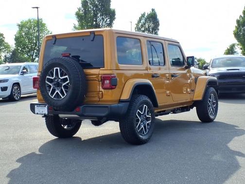 Goldilocks 2026 Jeep Wrangler 4-Door Sahara 4x4