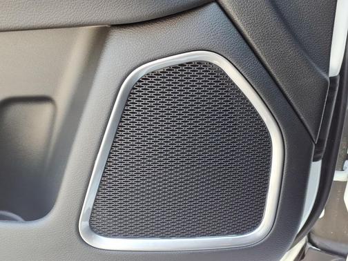 Bright White Clearcoat 2026 Jeep Compass Latitude