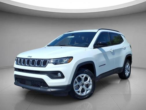 Bright White Clearcoat 2026 Jeep Compass Latitude
