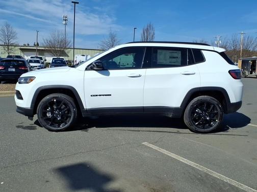 Bright White Clearcoat 2026 Jeep Compass Latitude