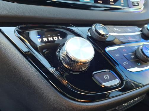 2025 Chrysler Voyager LX