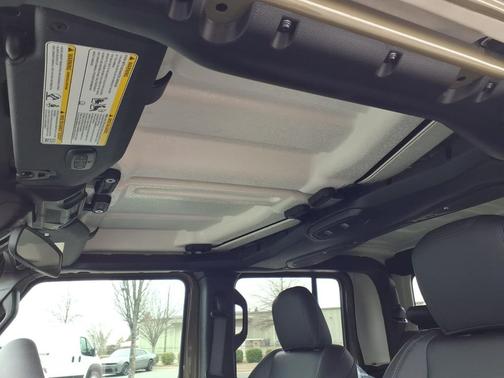 2026 Jeep Gladiator Sahara 4x4