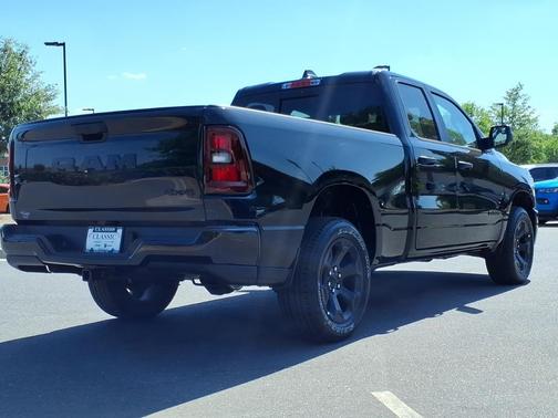Diamond Black Crystal Pearlcoat 2026 RAM 1500 Express