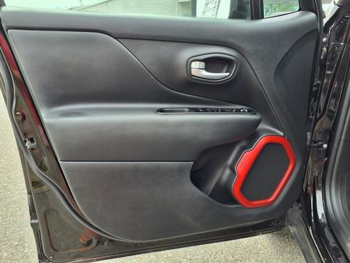 2023 Jeep Renegade Trailhawk