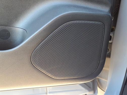Boulder Gray Pearl/Super Black 2025 Nissan Rogue SL