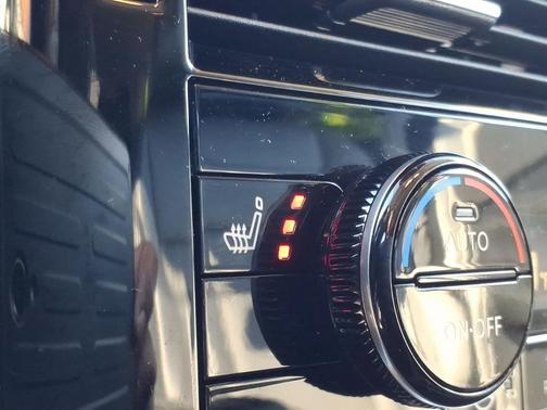 Boulder Gray Pearl/Super Black 2025 Nissan Rogue SL