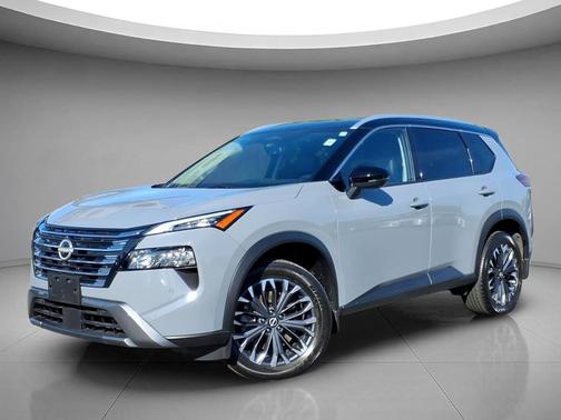 Boulder Gray Pearl/Super Black 2025 Nissan Rogue SL