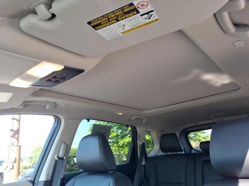 Boulder Gray Pearl/Super Black 2025 Nissan Rogue SL
