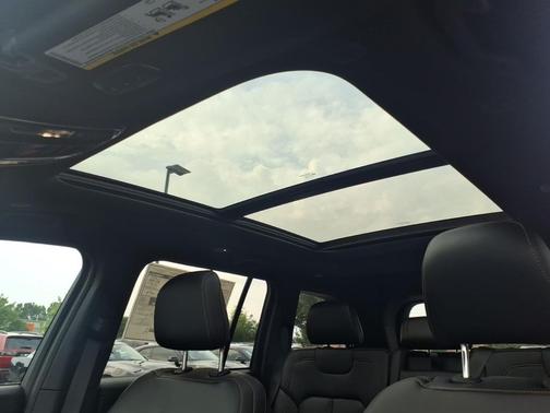 Bright White Clearcoat 2026 Jeep Grand Cherokee 85th Anniversary Edition
