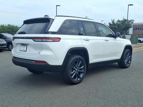 Bright White Clearcoat 2026 Jeep Grand Cherokee 85th Anniversary Edition