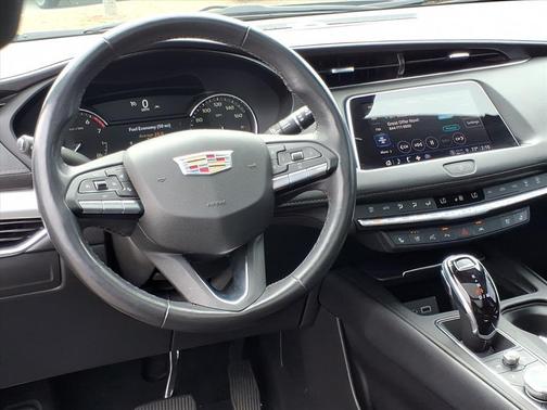 2022 Cadillac XT4 Premium Luxury