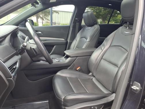 2022 Cadillac XT4 Premium Luxury