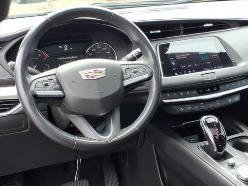 2022 Cadillac XT4 Premium Luxury