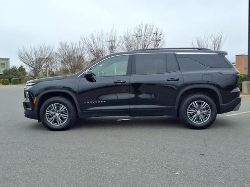 2024 Chevrolet Traverse LT
